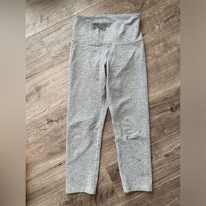 CLEAROUT Old Navy Heathered white and grey high waist workout capris leggings